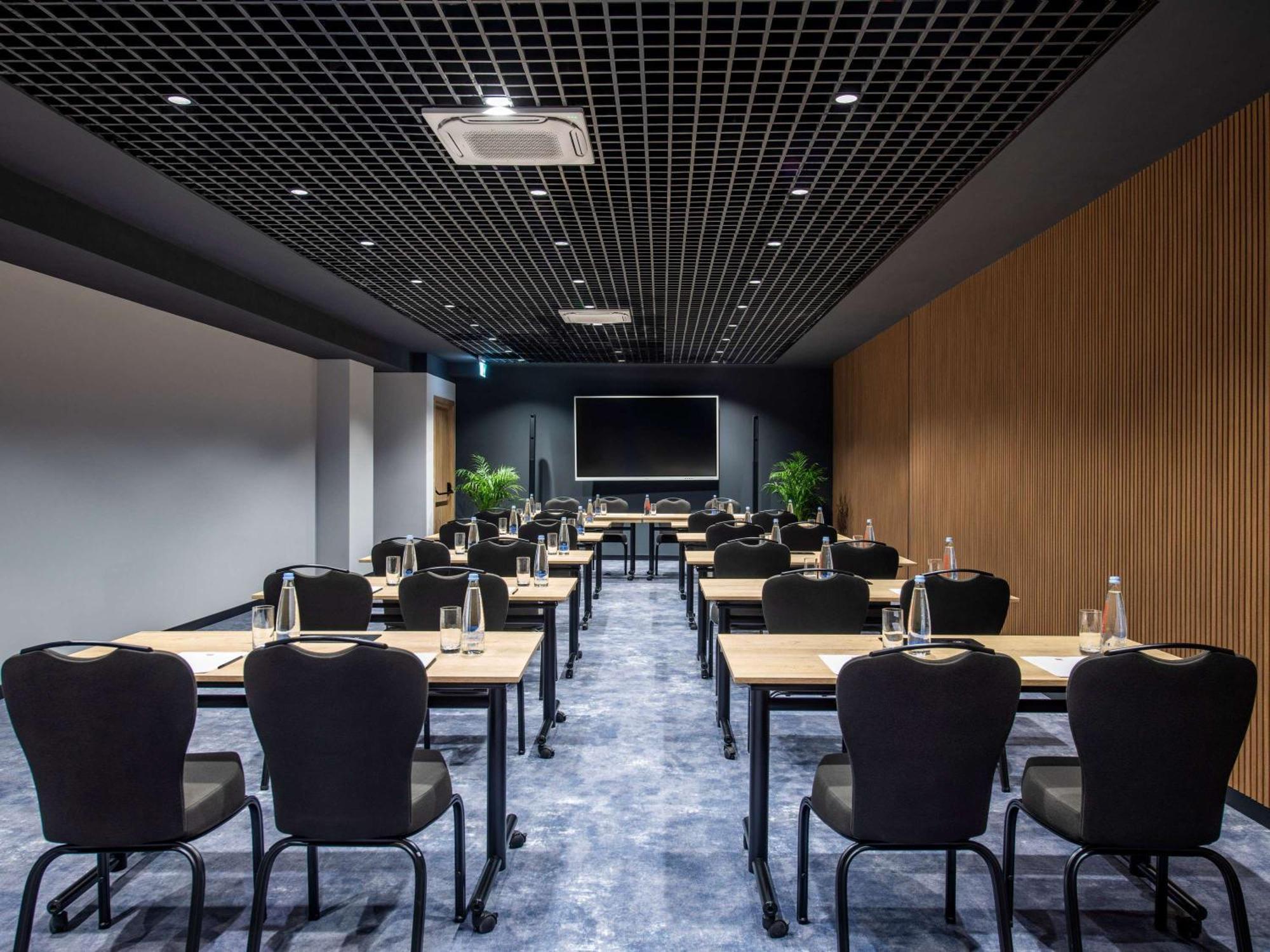 מלון Ibis Tbilisi Airport מראה חיצוני תמונה