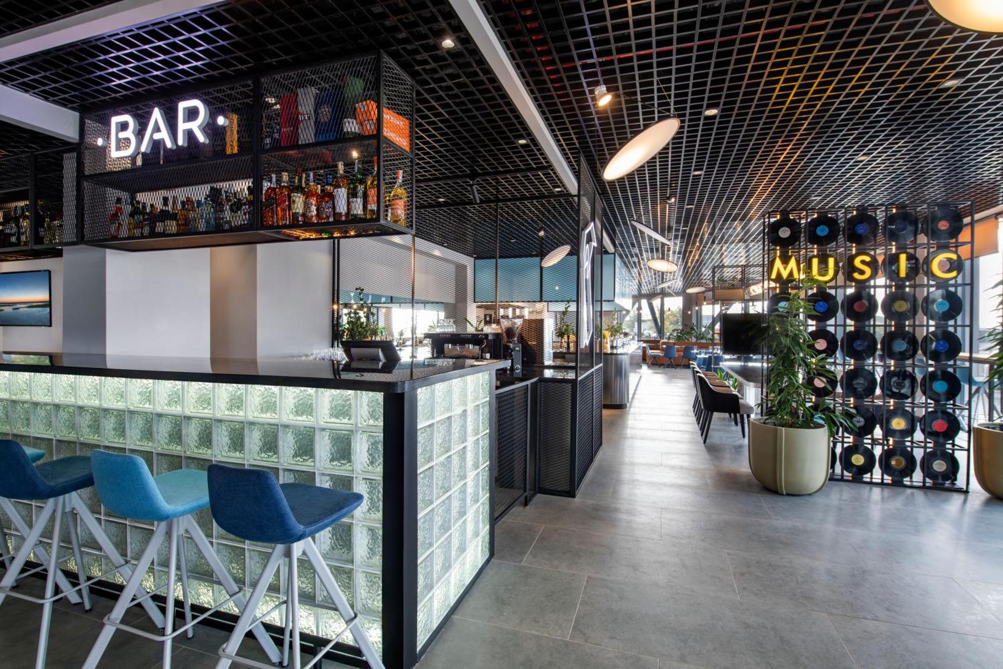 מלון Ibis Tbilisi Airport מראה חיצוני תמונה