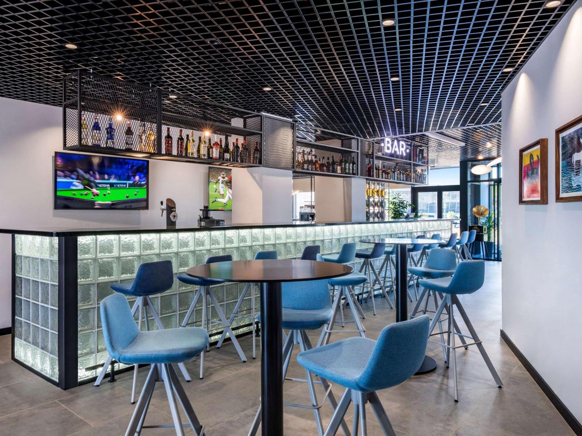 מלון Ibis Tbilisi Airport מראה חיצוני תמונה