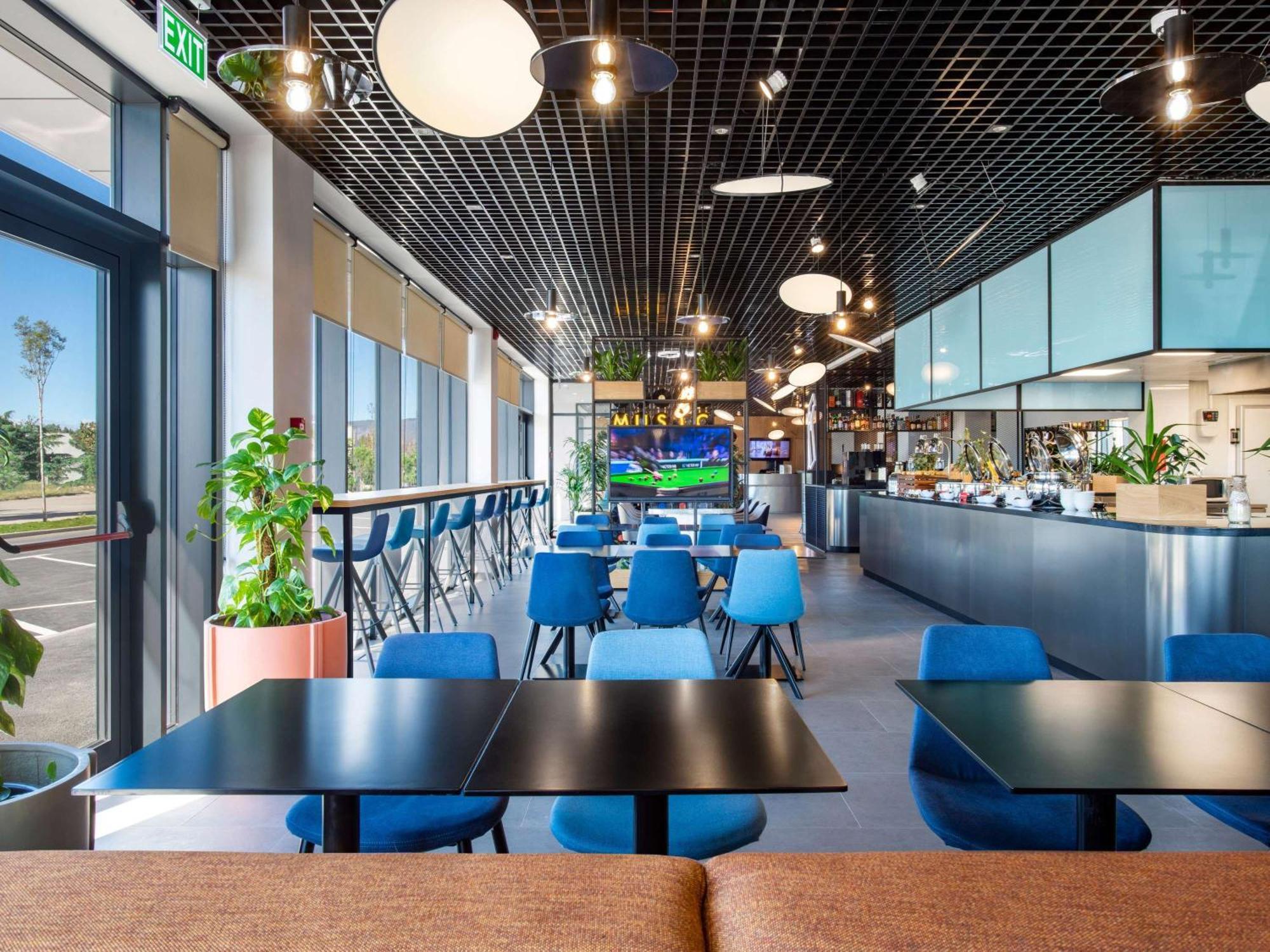 מלון Ibis Tbilisi Airport מראה חיצוני תמונה