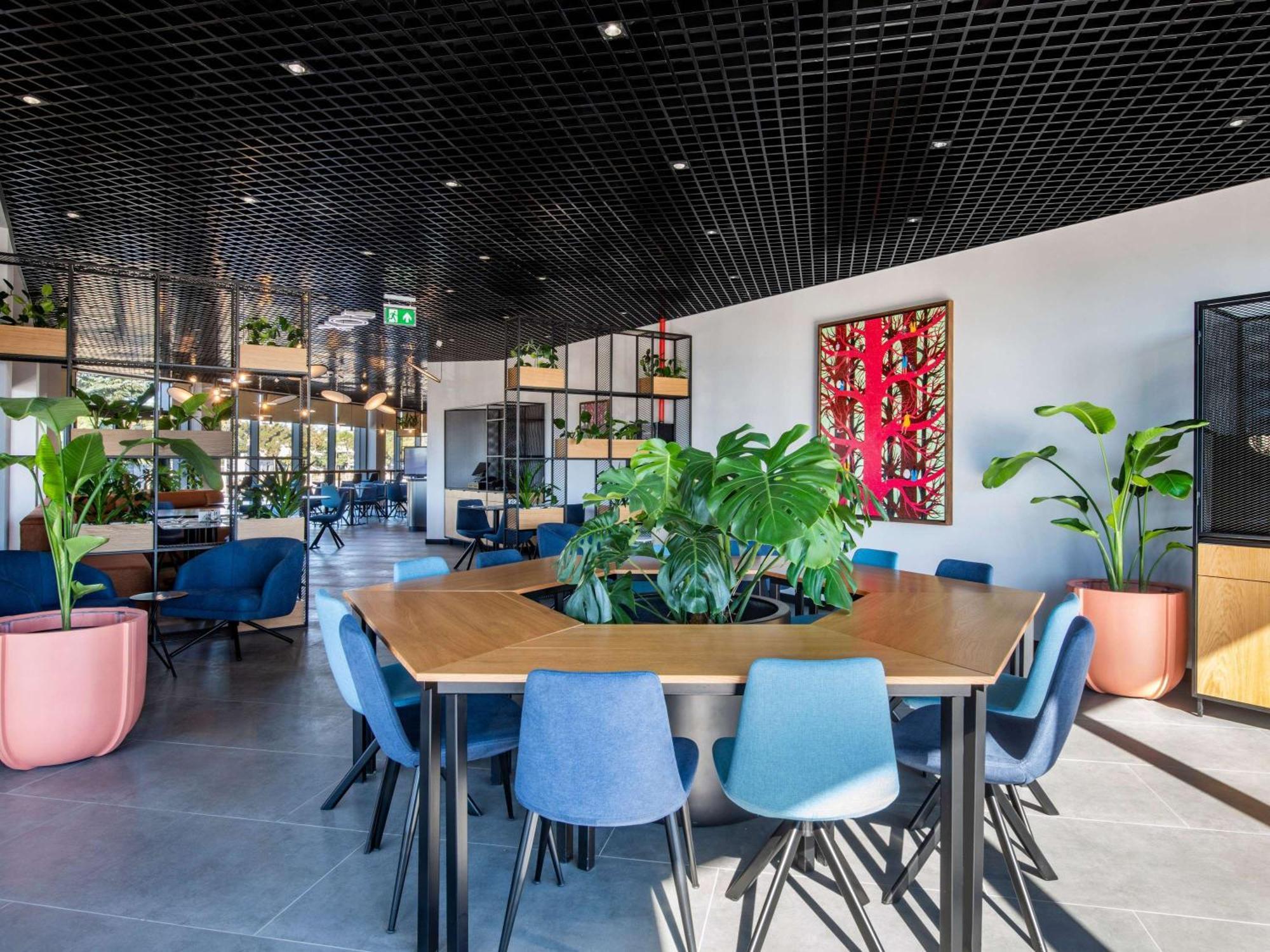 מלון Ibis Tbilisi Airport מראה חיצוני תמונה